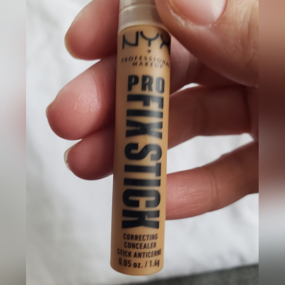 NYX Professional Makeup Color Correcting Pro Fix Stick Concealer, Cinnamon - Picture 7 of 7